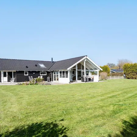 3 Bedroom Stunning In Stege