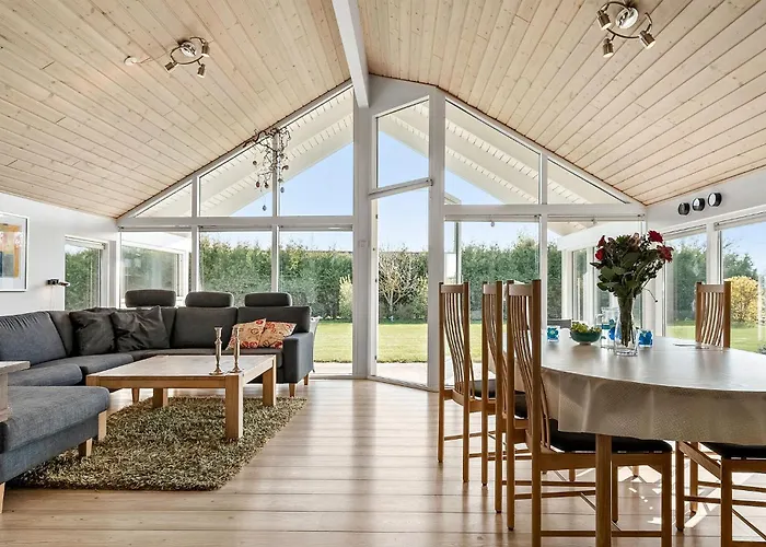 Holiday home 3 Bedroom Stunning In Stege